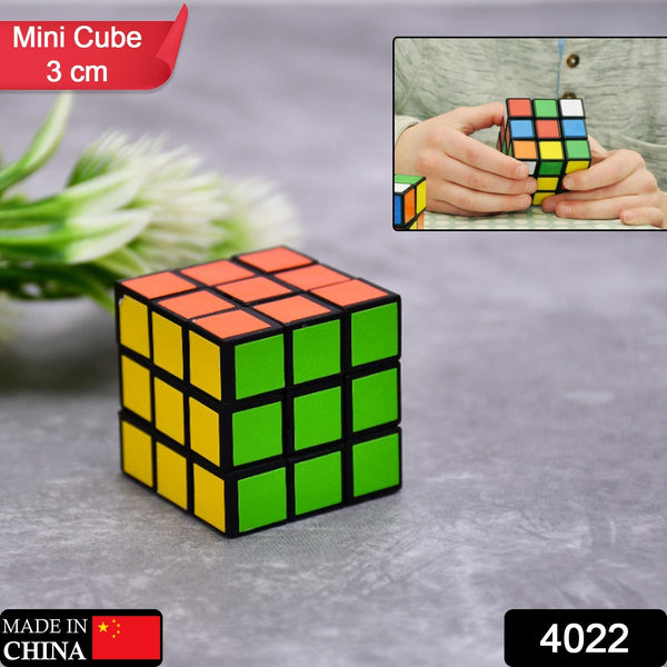 Mini cube puzzle, side view, ideal for kids and birthdays