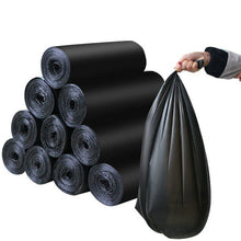 Roll of large black garbage bags, size 30 x 50 cm.